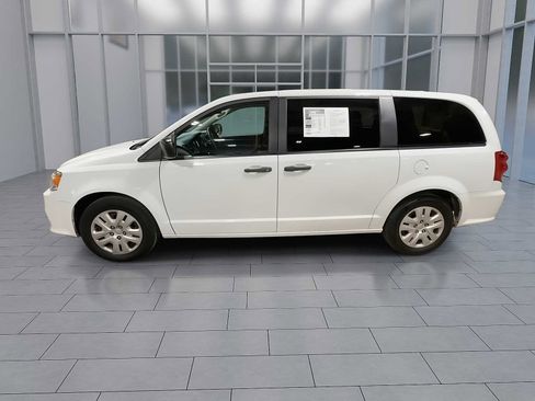 Used 2019 Dodge Grand Caravan SE w/ UConnect Hands-Free Group FWD image 5