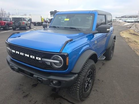 Used 2022 Ford Bronco Wildtrak image 2