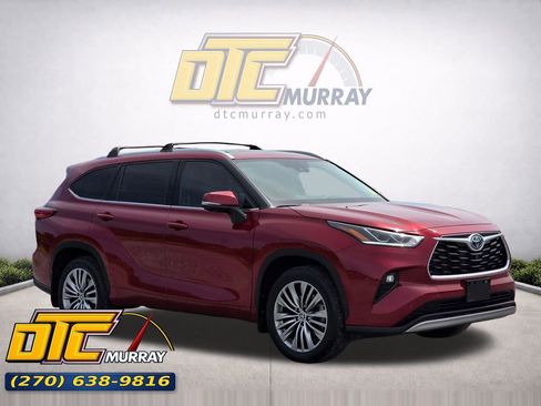 Used 2023 Toyota Highlander Platinum FWD image 1