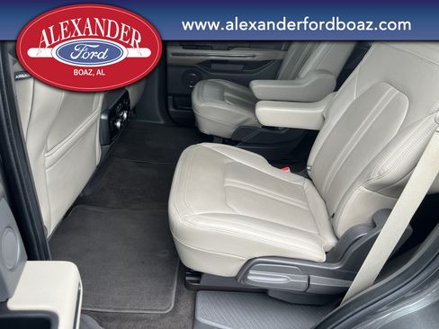 Used 2019 Ford Expedition Limited w/ Equipment Group 302A RWD image 12