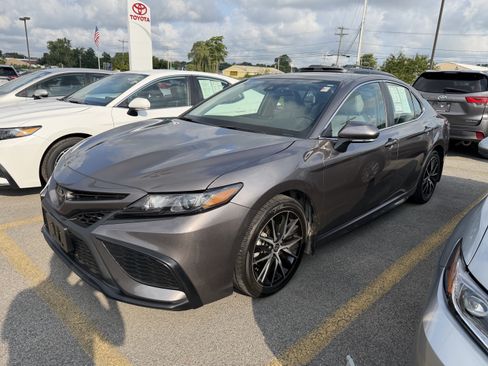 Used 2024 Toyota Camry SE w/ Cold Weather Package AWD/4WD image 4