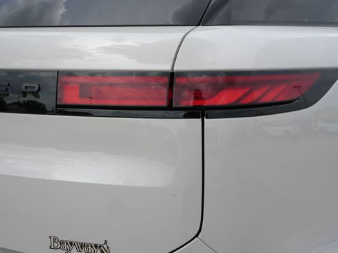 Used 2024 Land Rover Range Rover Sport Dynamic SE AWD/4WD image 21