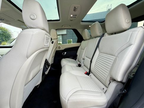 Used 2023 Land Rover Discovery S AWD/4WD image 36