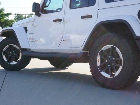 Used 2018 Jeep Wrangler Unlimited Sahara w/ Dual Top Group AWD/4WD image 15