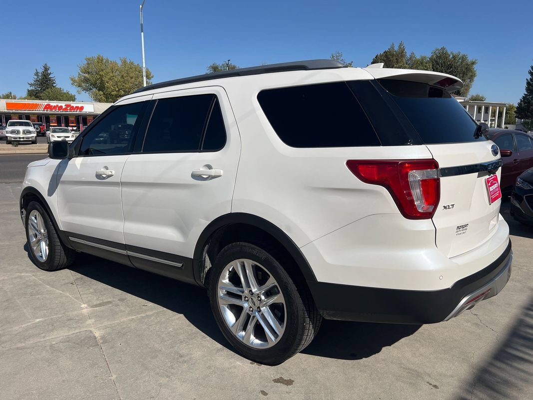 Used 2017 Ford Explorer XLT w/ Equipment Group 202A AWD/4WD image 5