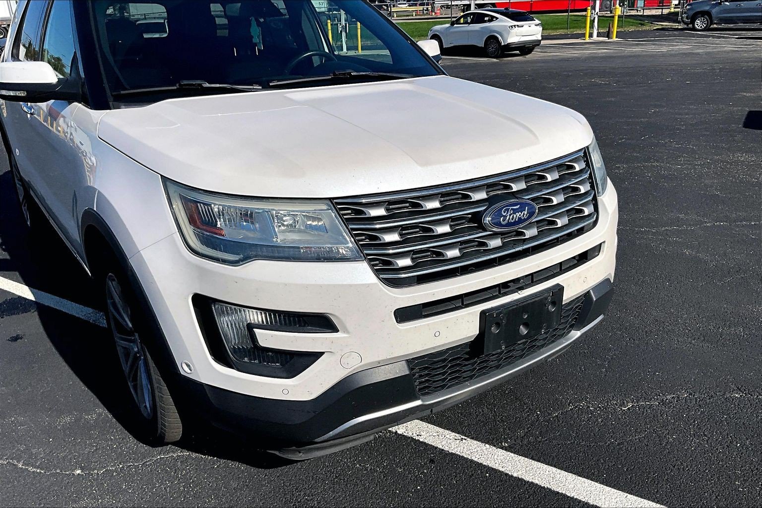 Used 2016 Ford Explorer Limited w/ Equipment Group 301A AWD/4WD image 4