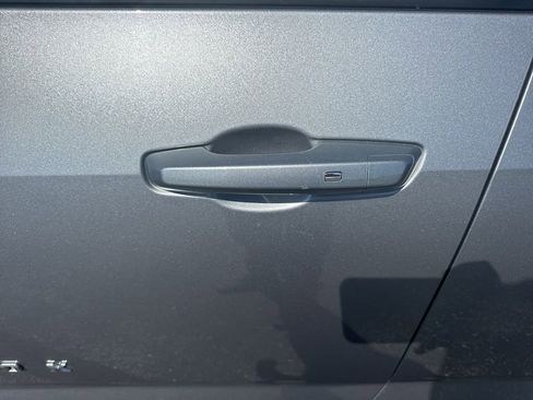 Used 2025 Chevrolet Equinox LT w/ Convenience Package II FWD image 8