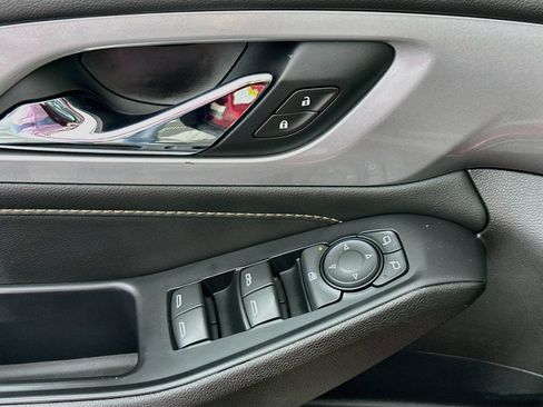 Used 2021 Chevrolet Traverse RS AWD/4WD image 19