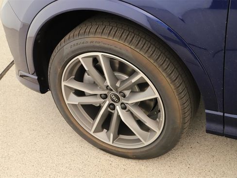 New 2025 Audi Q3 2.0T Premium image 30