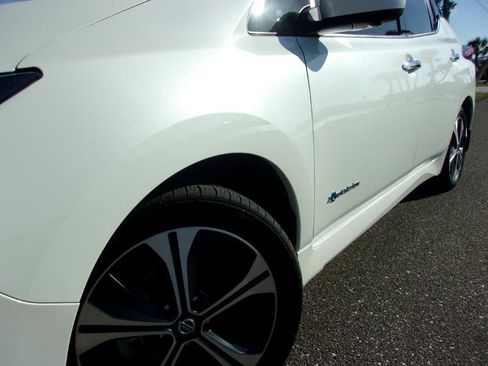 Used 2019 Nissan Leaf SL w/ SL Technology Package FWD image 10