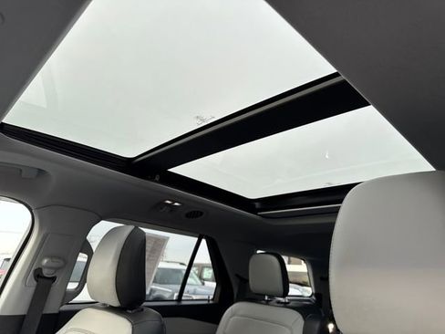 Used 2021 Ford Explorer XLT w/ Equipment Group 202A image 21