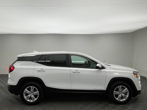 Used 2024 GMC Terrain SLE FWD image 5