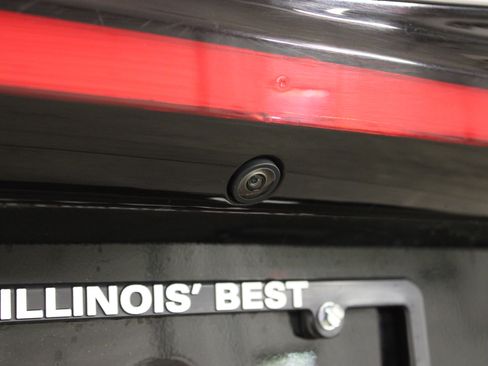 Used 2024 Chrysler Pacifica Touring-L image 12