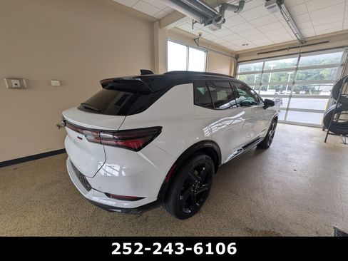 Used 2024 Chevrolet Equinox EV RS FWD image 5