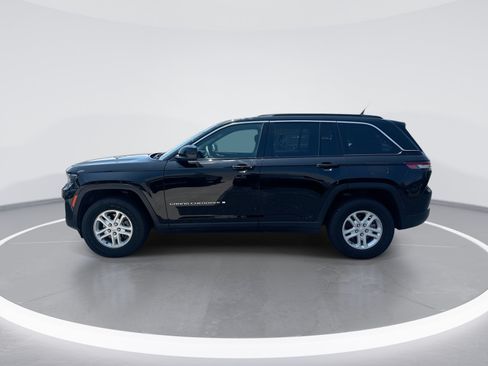 Used 2024 Jeep Grand Cherokee Laredo w/ Luxury Tech Group I AWD/4WD image 6