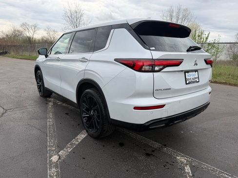 Used 2023 Mitsubishi Outlander SE Black Edition image 7