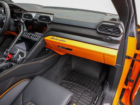 Used 2024 Lamborghini Urus S AWD/4WD image 42