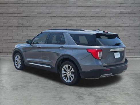 Used 2023 Ford Explorer XLT w/ Equipment Group 202A RWD image 3