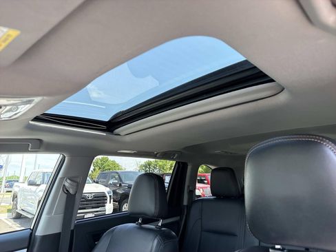 Used 2017 Toyota Highlander XLE AWD/4WD image 9