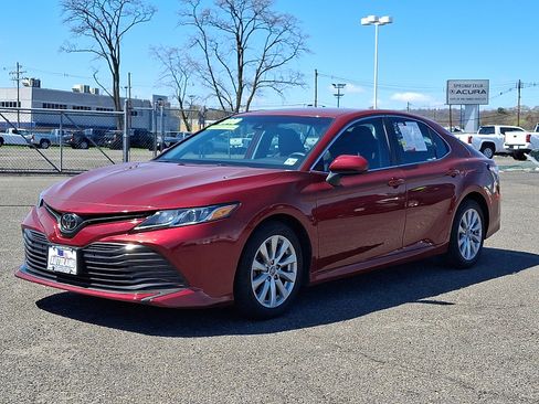 Used 2019 Toyota Camry LE FWD image 3
