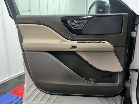 Used 2024 Lincoln Aviator AWD w/ Premium Package image 11