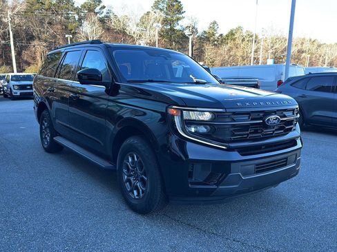 New 2025 Ford Expedition Active image 8