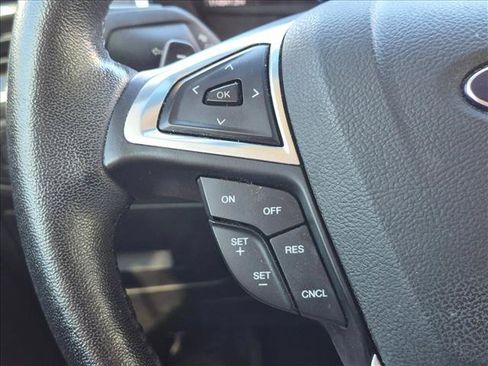Used 2016 Ford Edge Titanium w/ Technology Package FWD image 4