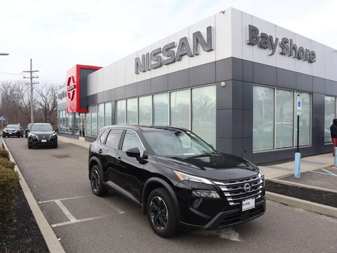 Certified 2025 Nissan Rogue SV AWD/4WD image 1