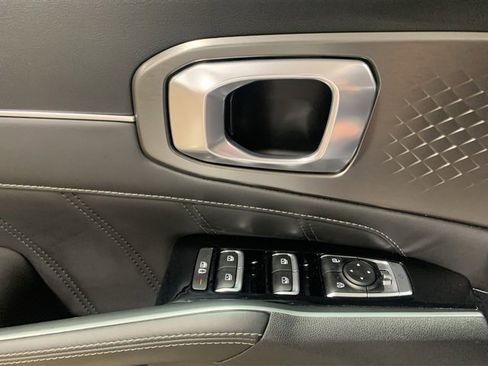 Used 2023 Kia Sorento SX image 19