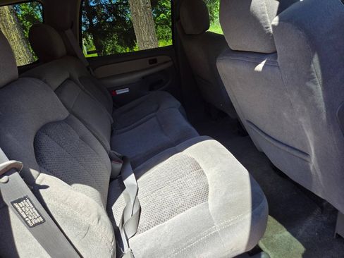 Used 2000 Chevrolet Tahoe LS w/ LS Preferred Equipment Group AWD/4WD image 10