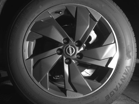 Used 2025 Nissan Rogue SV FWD image 11