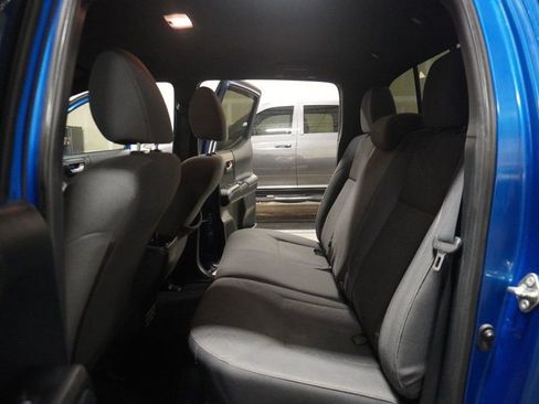 Used 2016 Toyota Tacoma TRD Sport image 9