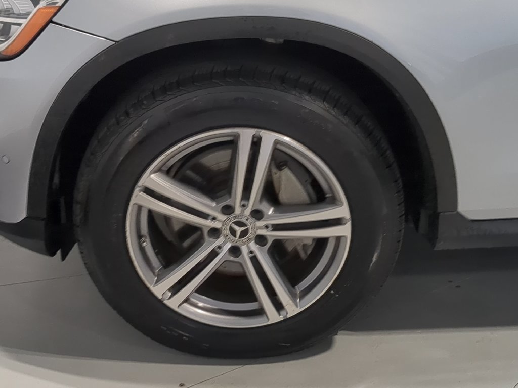 Used 2021 Mercedes-Benz GLC 300 4MATIC image 16