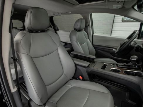 Used 2022 Toyota Sienna XLE image 17