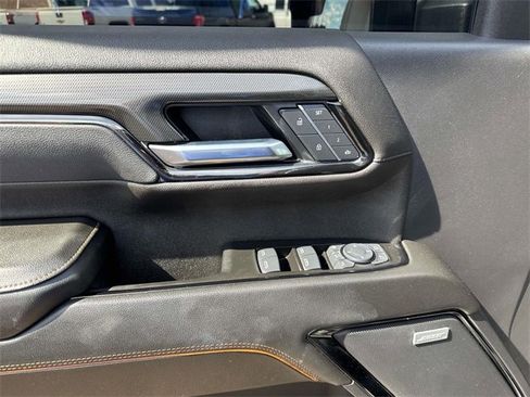 Used 2025 GMC Sierra 2500 AT4 w/ AT4 Premium Plus Package image 24