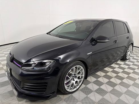 Used 2017 Volkswagen GTI SE image 9