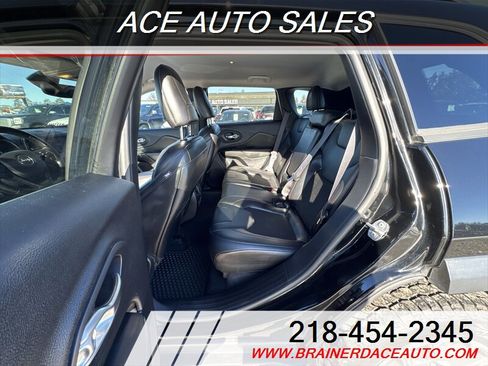 Used 2020 Jeep Cherokee Trailhawk w/ Cold Weather Group image 18