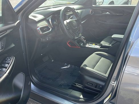 Used 2022 Chevrolet TrailBlazer RS w/ Technology Package image 8