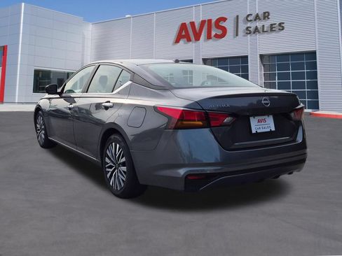Used 2025 Nissan Altima 2.5 SV FWD image 9