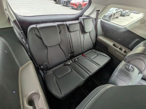 Used 2025 Kia Carnival FWD image 35