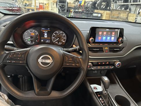 Used 2024 Nissan Altima 2.5 S FWD image 16