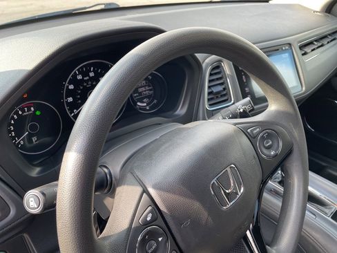 Used 2017 Honda HR-V EX image 9