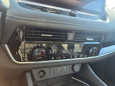 Used 2024 Nissan Rogue SL FWD image 29