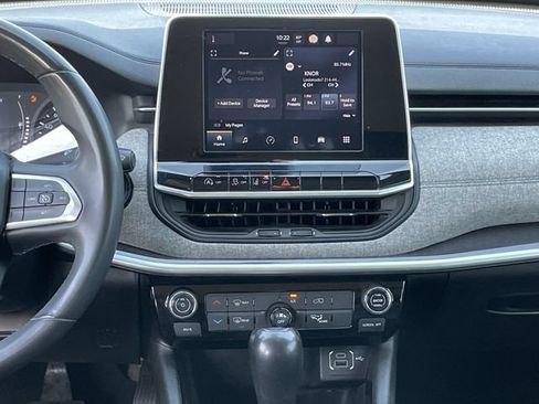 Used 2022 Jeep Compass Latitude FWD image 16