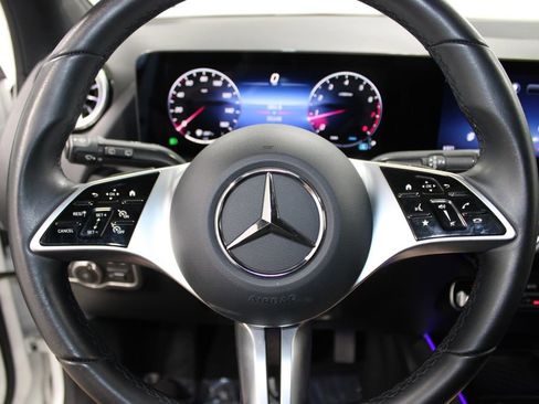 Used 2025 Mercedes-Benz GLA 250 image 33