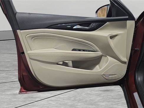 Used 2018 Buick Regal Essence w/ Driver Confidence Package #1 image 12