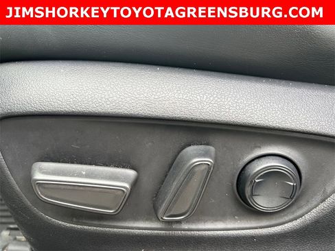 Used 2019 Toyota RAV4 Limited image 15