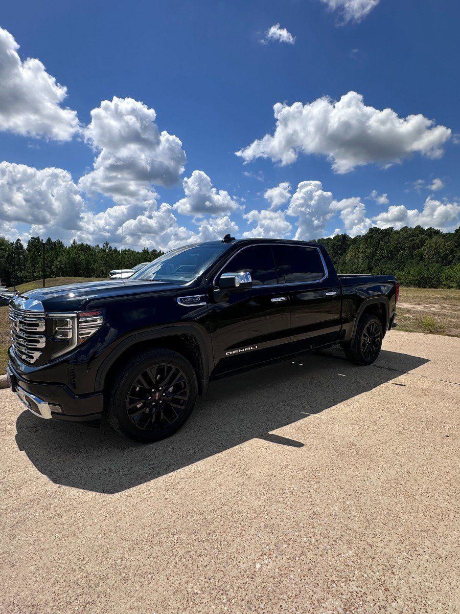 Used 2022 GMC Sierra 1500 Denali AWD/4WD image 1
