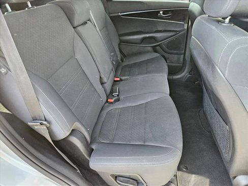 Used 2016 Kia Sorento L FWD image 17