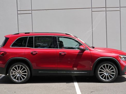 Used 2022 Mercedes-Benz GLB 250 w/ AMG Line image 57